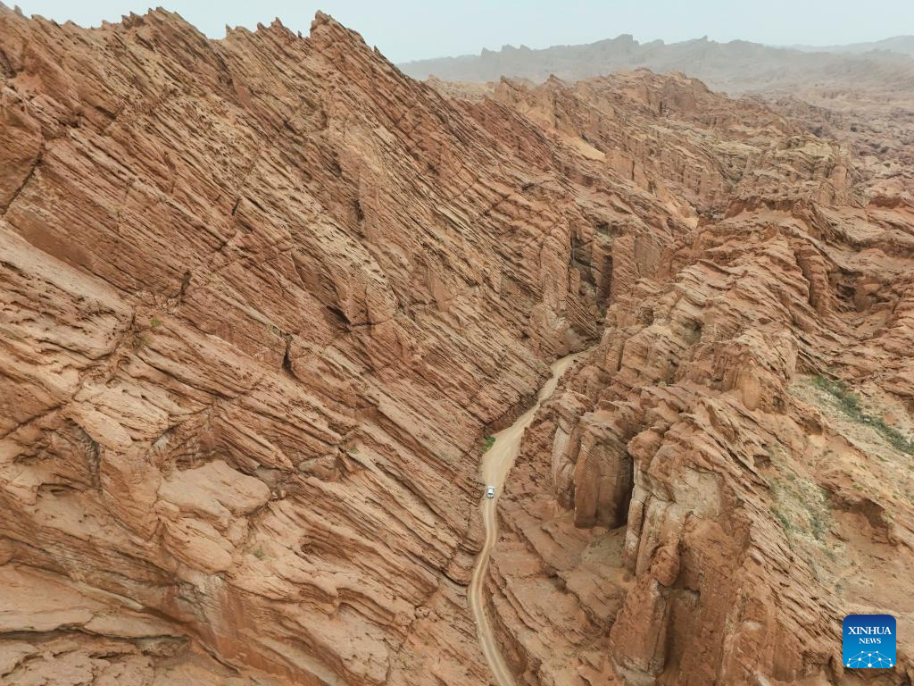 China's Duku Highway sees tourism boom in summer