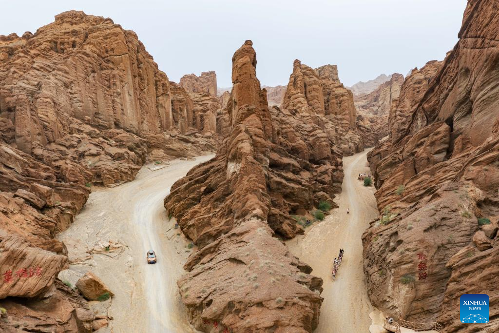 China's Duku Highway sees tourism boom in summer