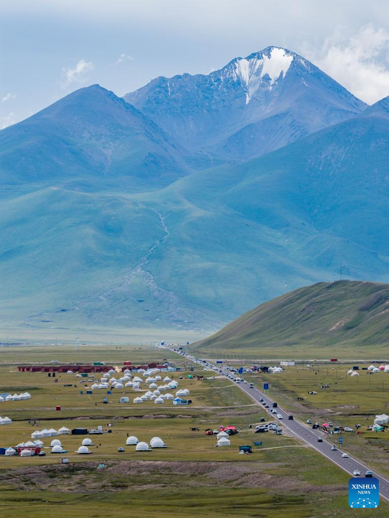 China's Duku Highway sees tourism boom in summer