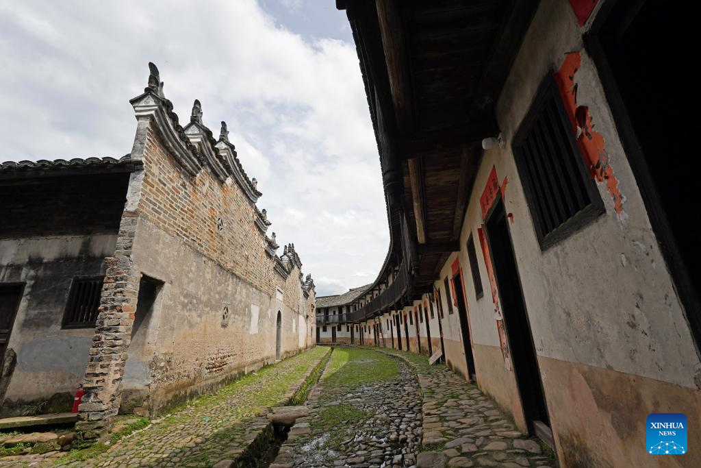 Hakka walled complex in China's Jiangxi attracts tourists