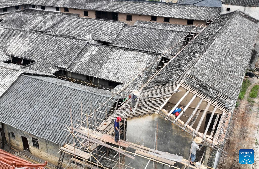 Hakka walled complex in China's Jiangxi attracts tourists