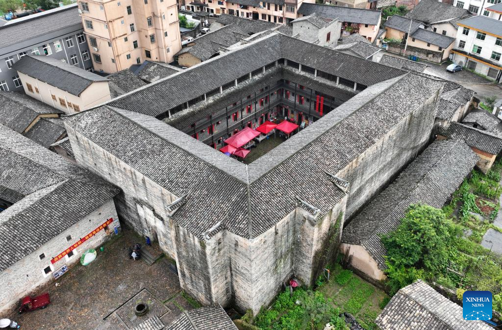 Hakka walled complex in China's Jiangxi attracts tourists