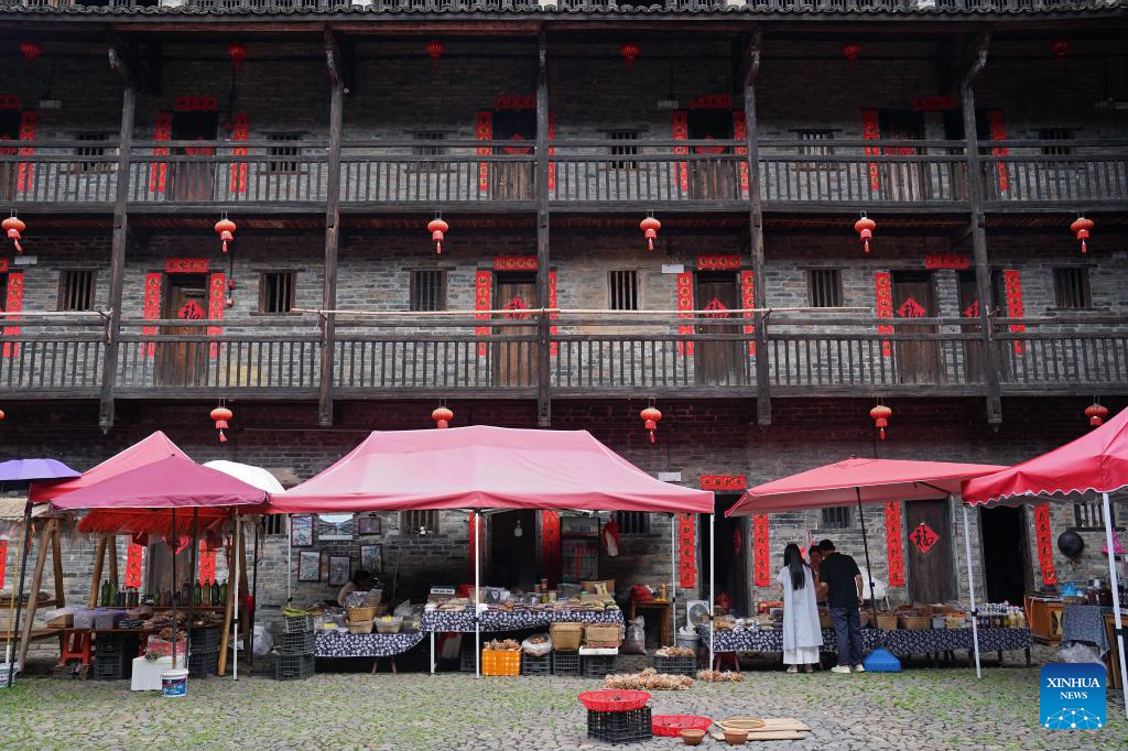 Hakka walled complex in China's Jiangxi attracts tourists