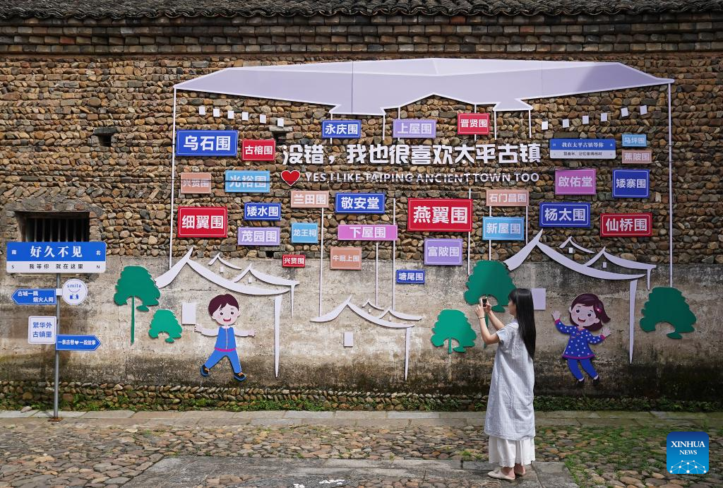 Hakka walled complex in China's Jiangxi attracts tourists