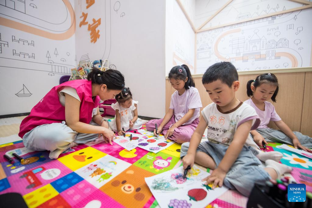 Children enjoy various activities at community service centers in Hangzhou