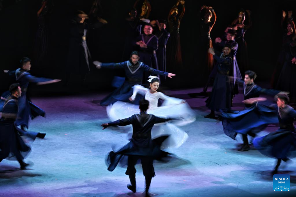 Int'l dance festival opens in China's Xinjiang with 52 performances