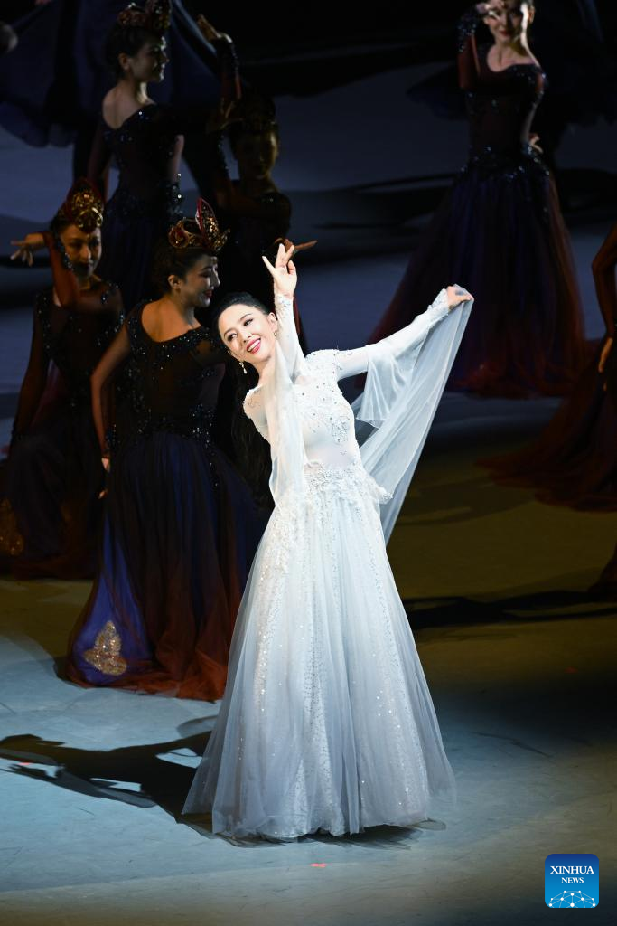 Int'l dance festival opens in China's Xinjiang with 52 performances