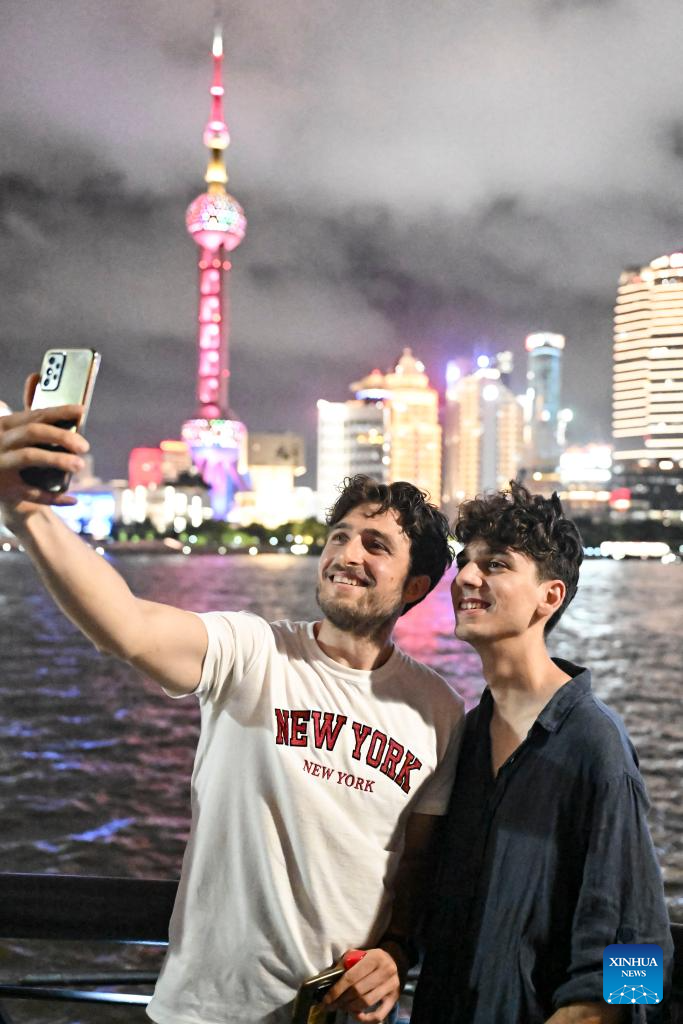 Inbound tourism in Shanghai heats up in summer travel surge