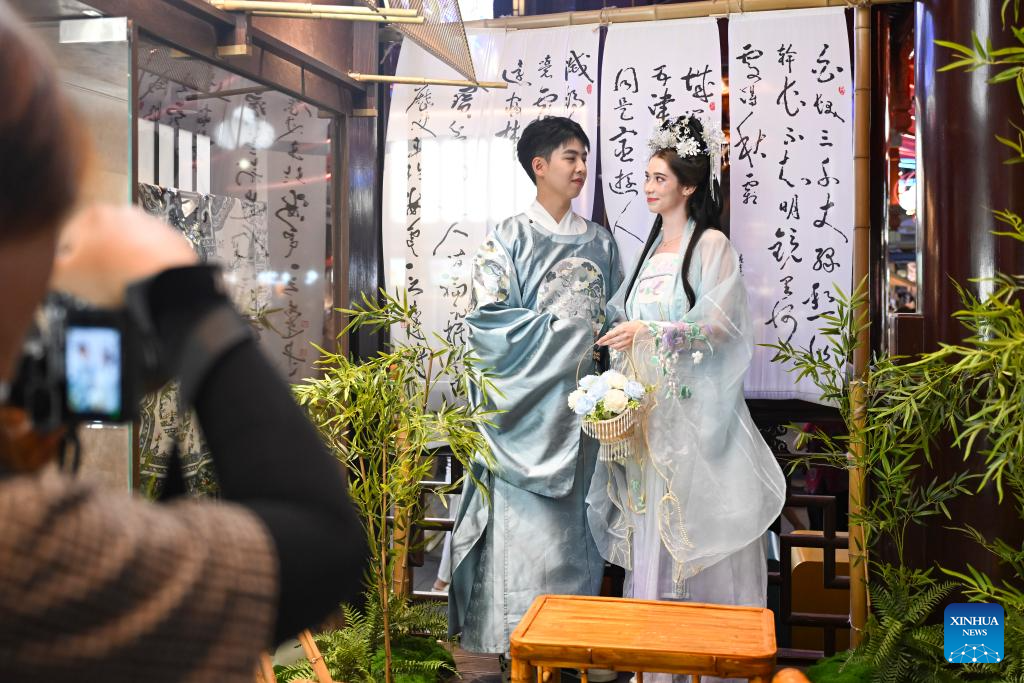Inbound tourism in Shanghai heats up in summer travel surge