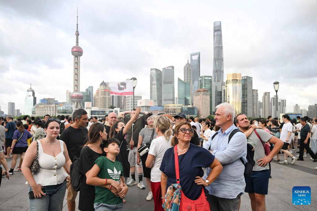 Inbound tourism in Shanghai heats up in summer travel surge
