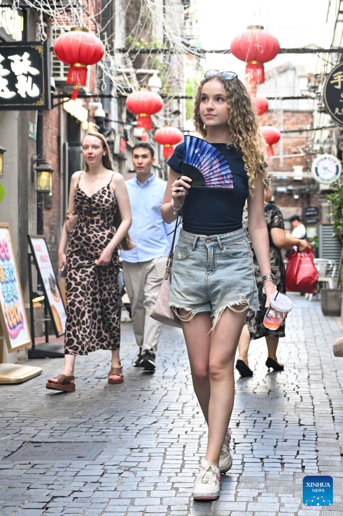 Inbound tourism in Shanghai heats up in summer travel surge