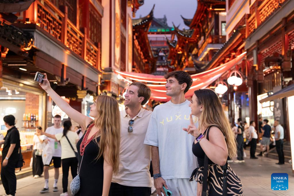 Inbound tourism in Shanghai heats up in summer travel surge