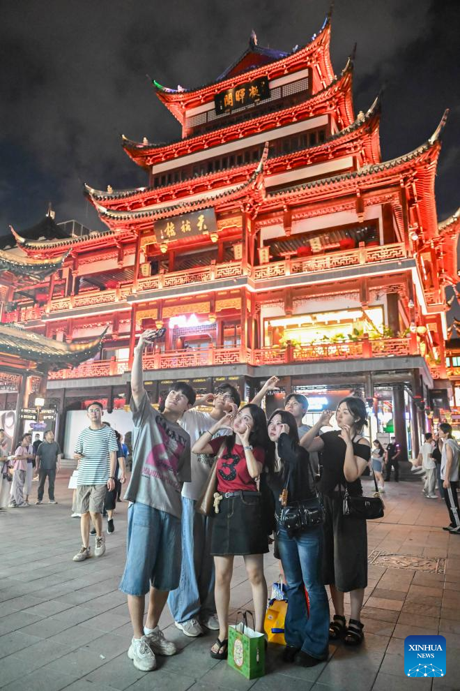 Inbound tourism in Shanghai heats up in summer travel surge