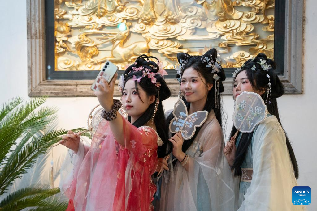 Inbound tourism in Shanghai heats up in summer travel surge
