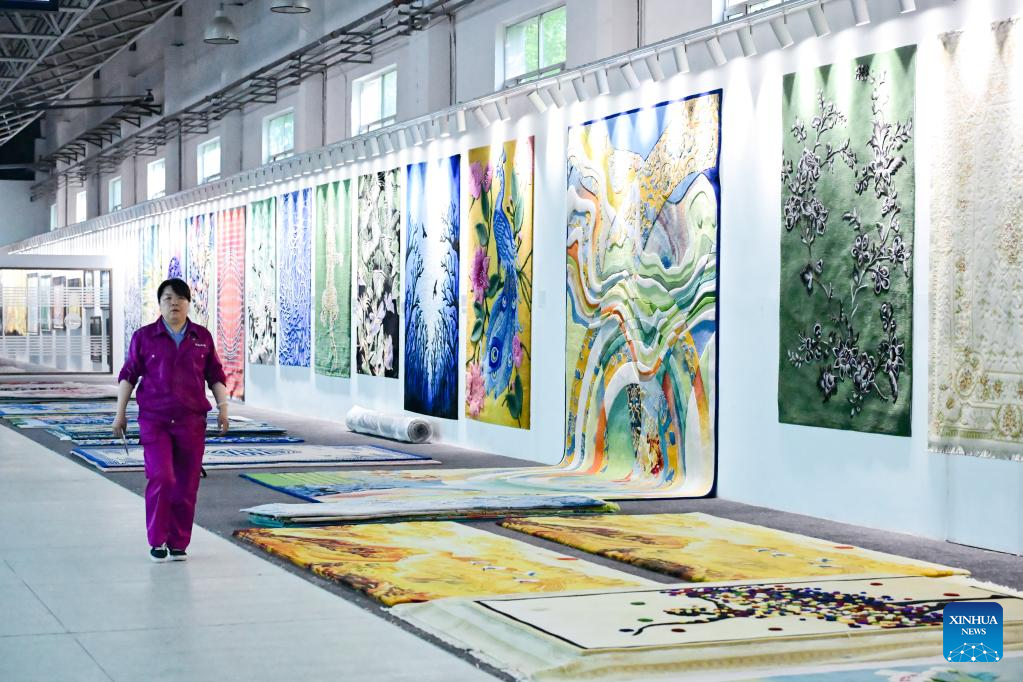 Traditional handicrafts of Tibetan carpet weaving inject momentum into rural revitalization in NW China