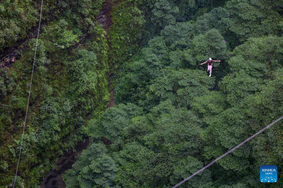 Unique Karst landscape in SW China's Guizhou attracts tourists