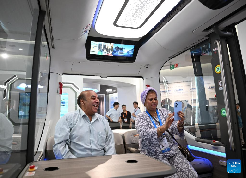 Participants of SCO Media and Think Tank Summit visit various locations in Henan