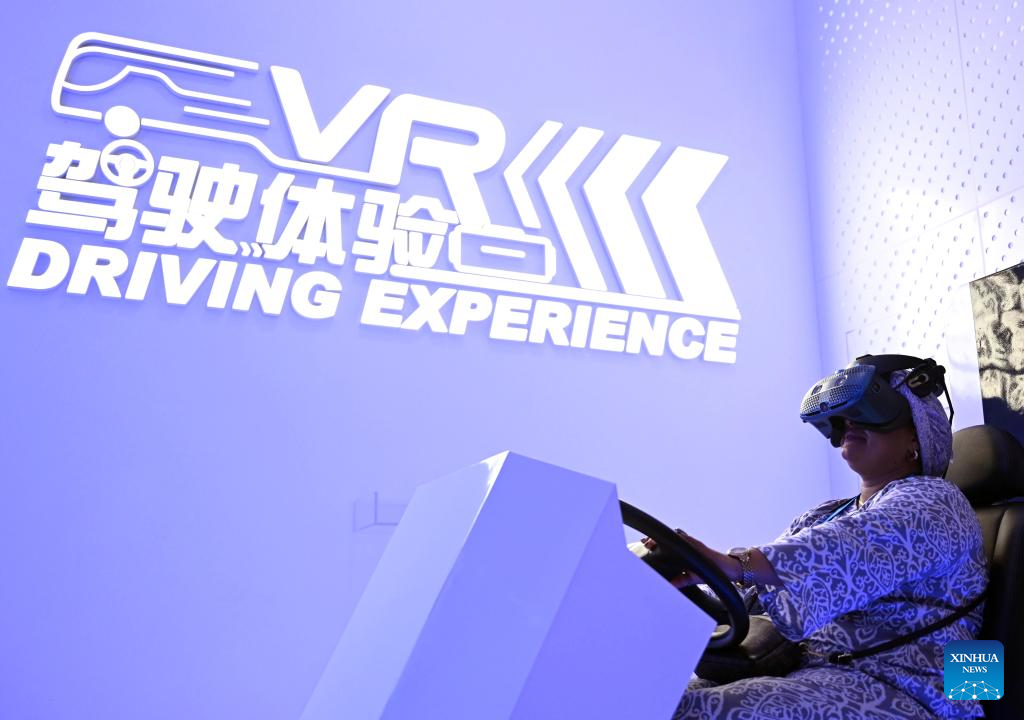 Participants of SCO Media and Think Tank Summit visit various locations in Henan