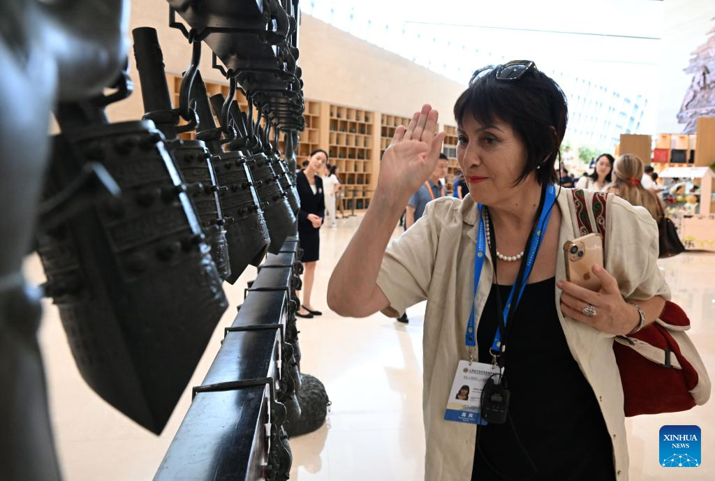 Participants of SCO Media and Think Tank Summit visit various locations in Henan