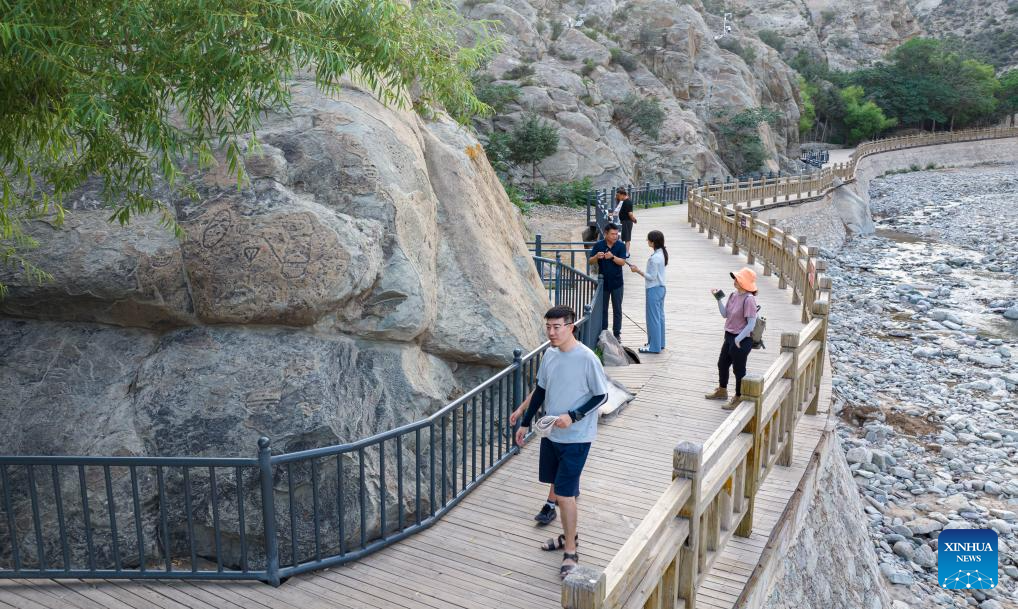 In pics: protection of cliff painting at Helan Mountain in Yinchuan