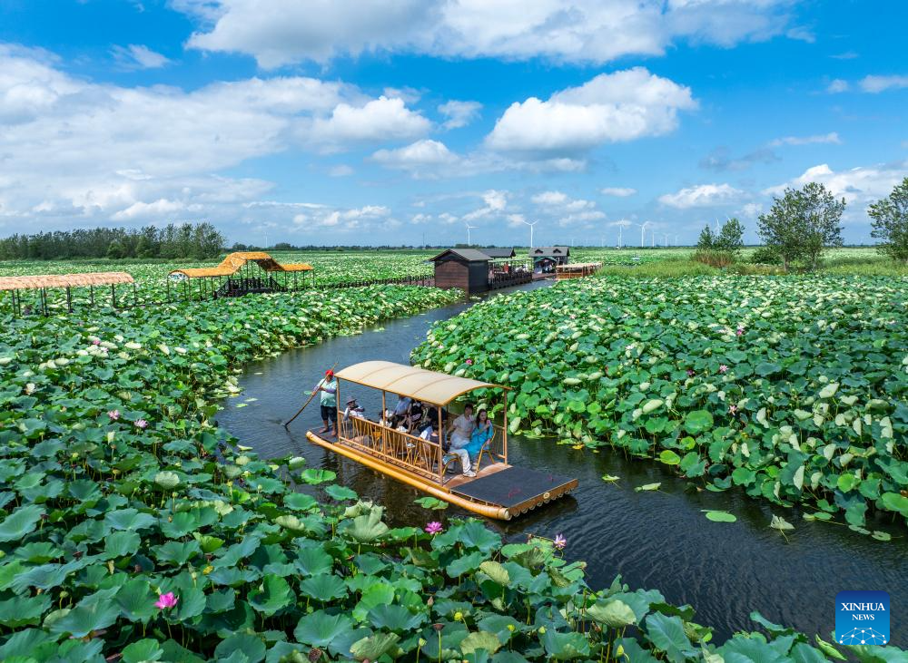 Heat waves boost water-related activities, night tours in China
