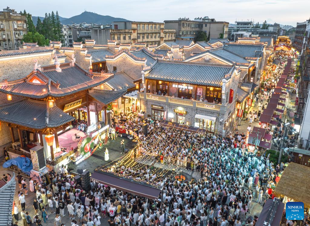 Heat waves boost water-related activities, night tours in China
