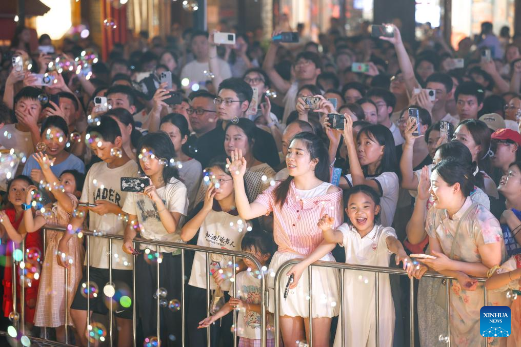 Heat waves boost water-related activities, night tours in China