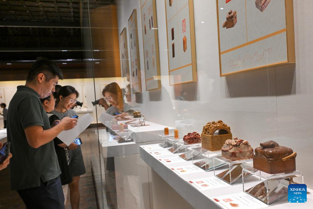 Exhibition of seal carving art for central axis of Beijing kicks off at Forbidden City