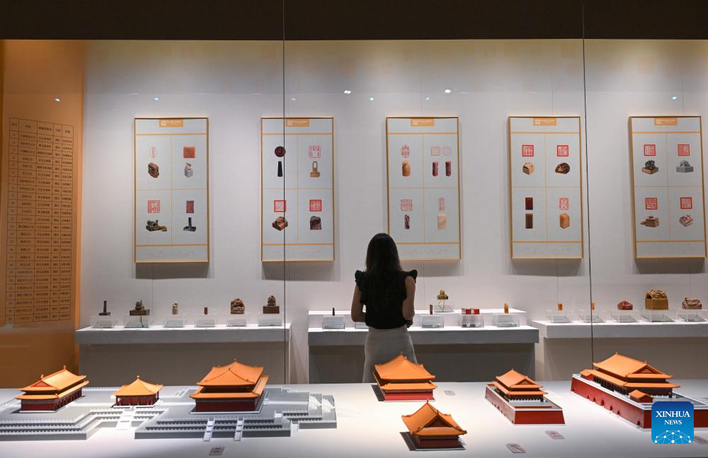 Exhibition of seal carving art for central axis of Beijing kicks off at Forbidden City