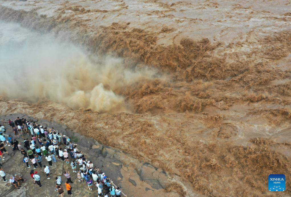 People visit Hukou Waterfall on Yellow River in Jixian County, north China