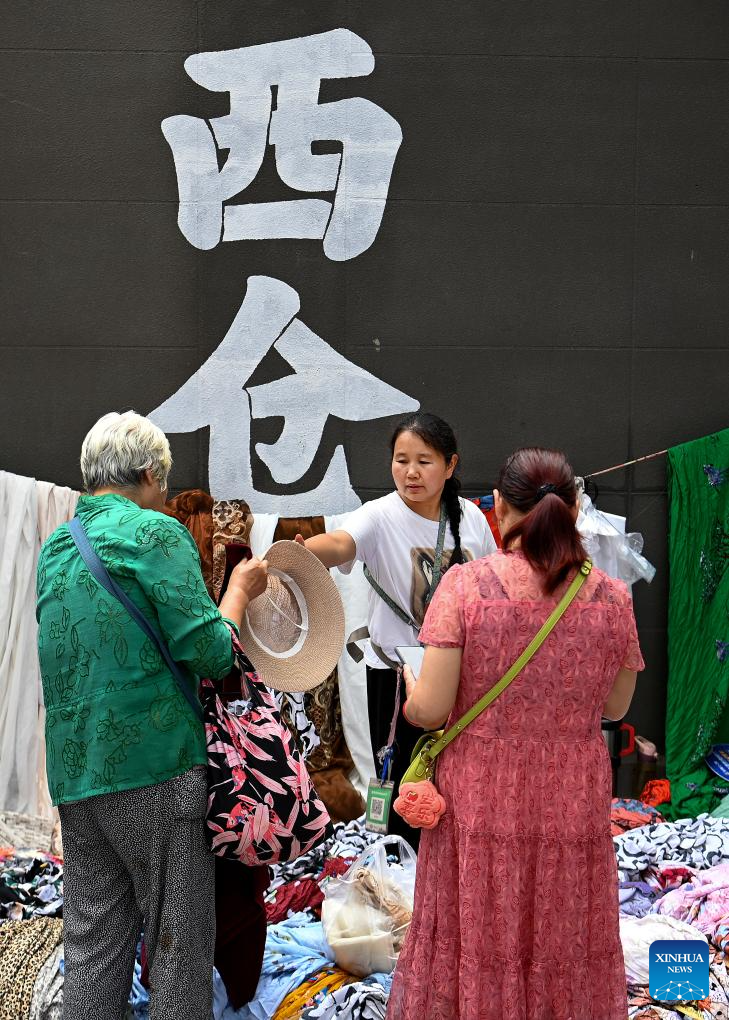 Century-old Xicang Market in Xi'an brimming with vitality