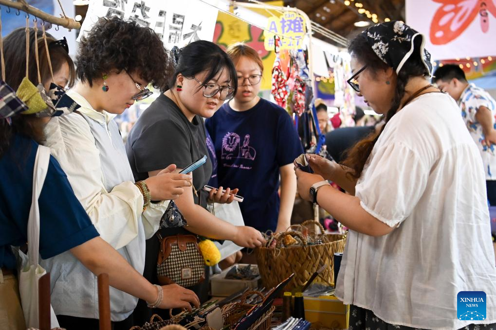 Century-old Xicang Market in Xi'an brimming with vitality