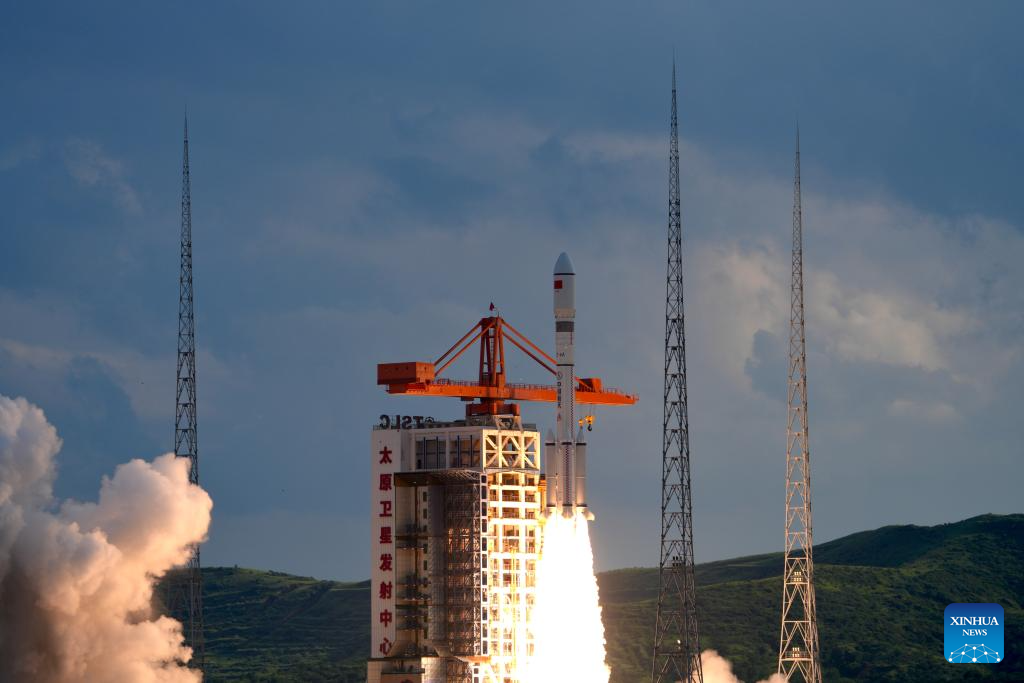 China launches internet satellite group