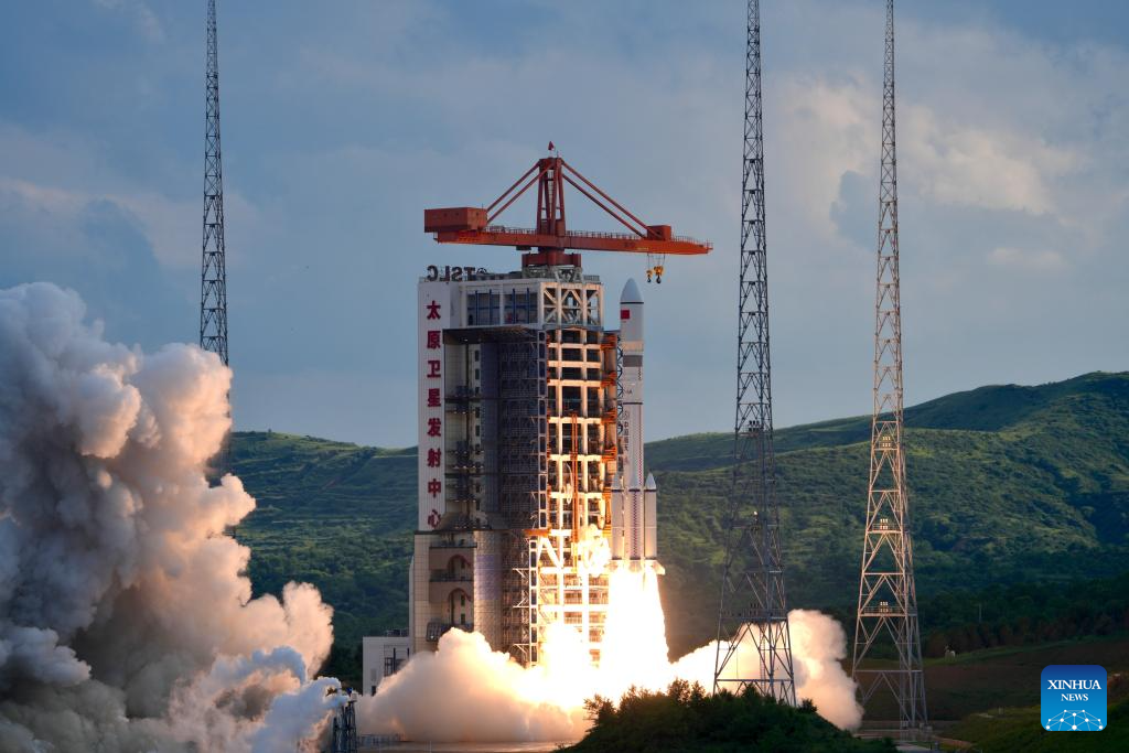 China launches internet satellite group