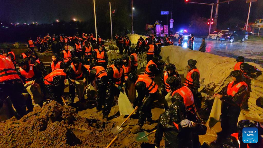 Chinese troops join disaster relief efforts in China's flood-stricken areas