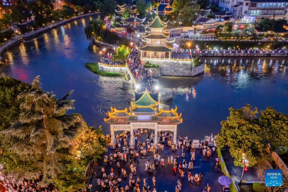 SW China's Guizhou attracts tourists during peak summer travel season