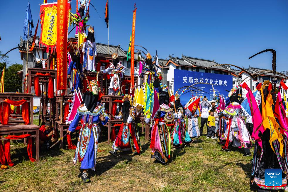 Actors stage Dixi opera performance in China's Guizhou