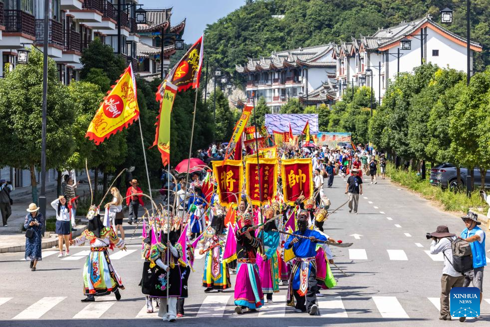 Actors stage Dixi opera performance in China's Guizhou