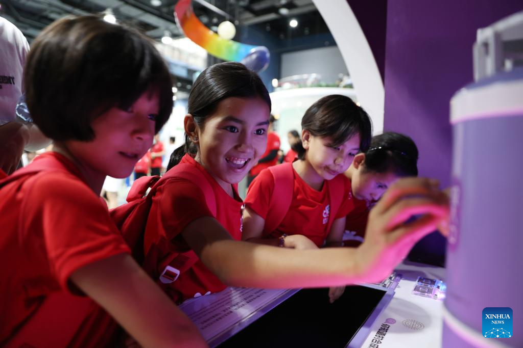 Xinjiang youths participate in 11-day public welfare summer camp in Beijing