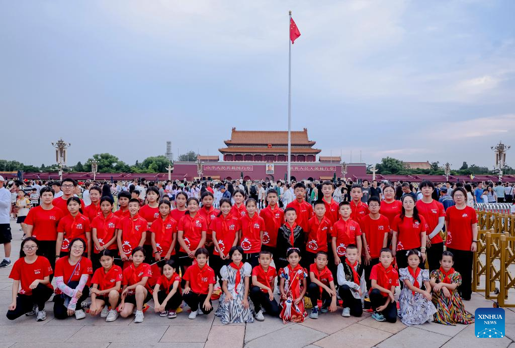 Xinjiang youths participate in 11-day public welfare summer camp in Beijing
