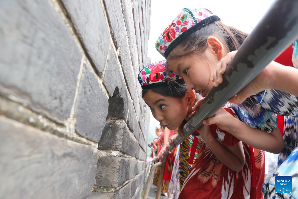Xinjiang youths participate in 11-day public welfare summer camp in Beijing