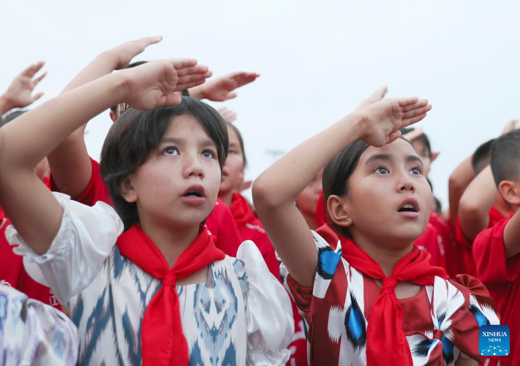 Xinjiang youths participate in 11-day public welfare summer camp in Beijing