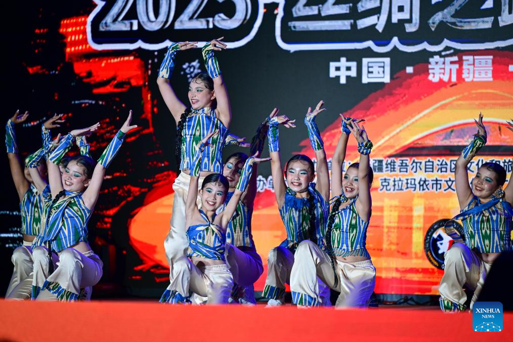 Street dance show held during Xinjiang Int'l Dance Festival