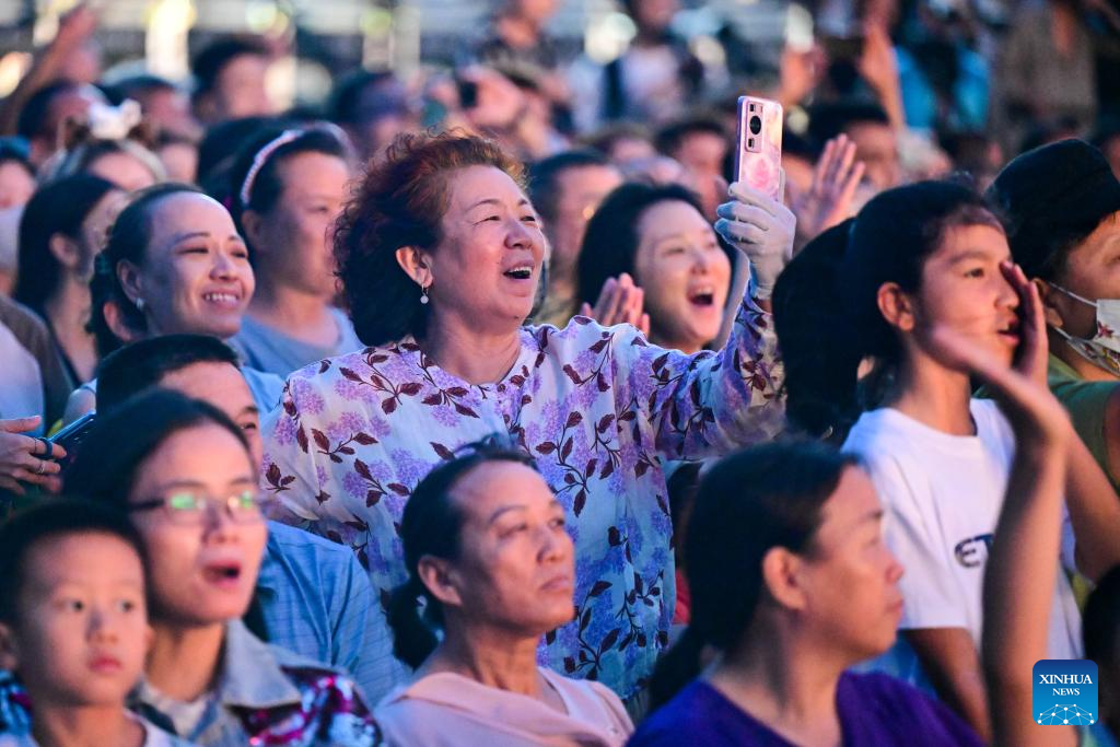 Street dance show held during Xinjiang Int'l Dance Festival