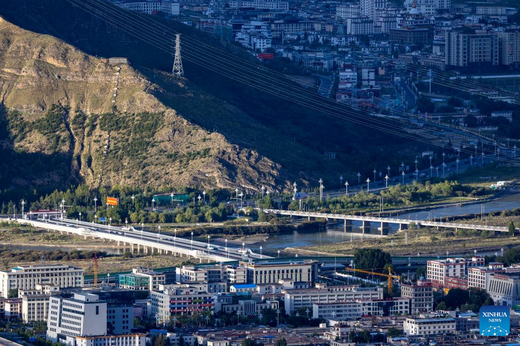 Multiple bridges across Lhasa River showcase city's development