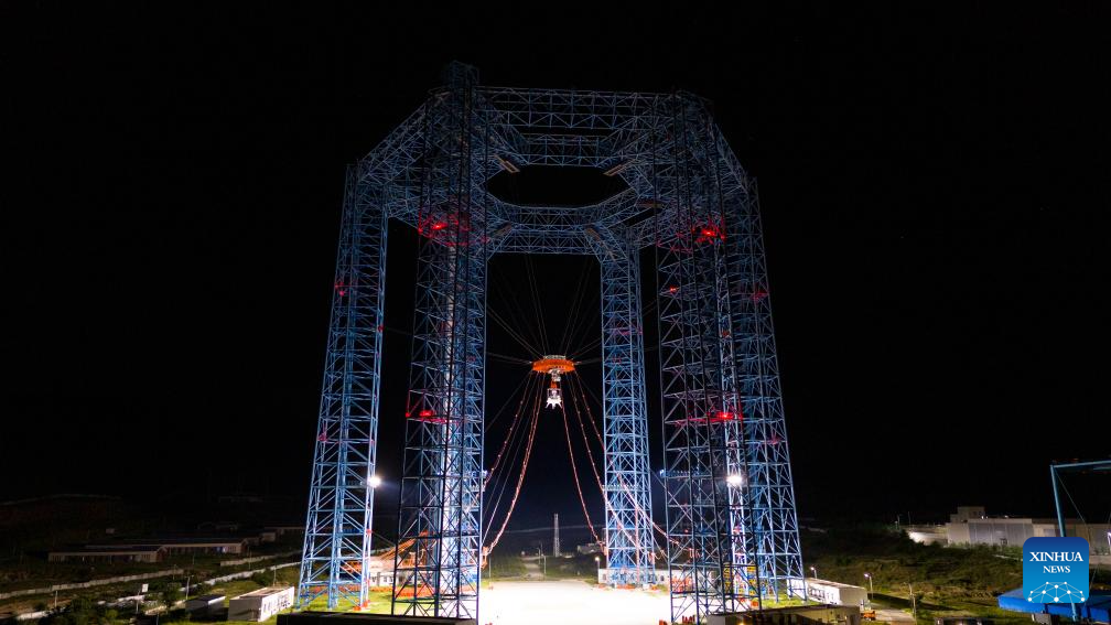 China completes its first manned lunar lander landing, takeoff test