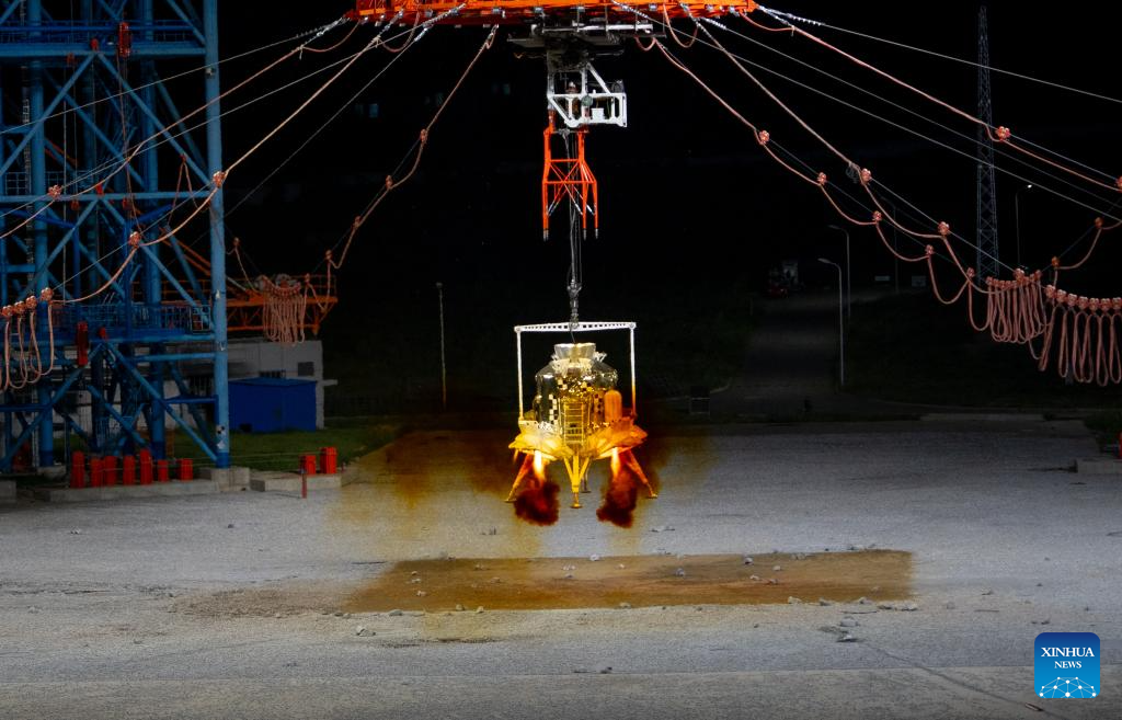 China completes its first manned lunar lander landing, takeoff test
