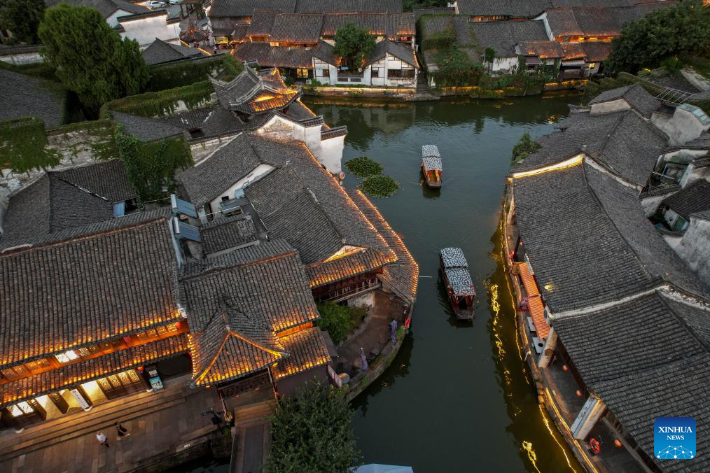 People enjoy summer vacation across China
