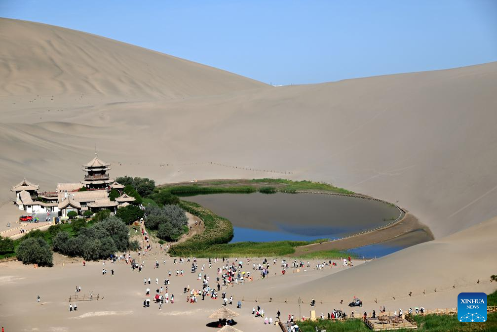 People enjoy summer vacation across China