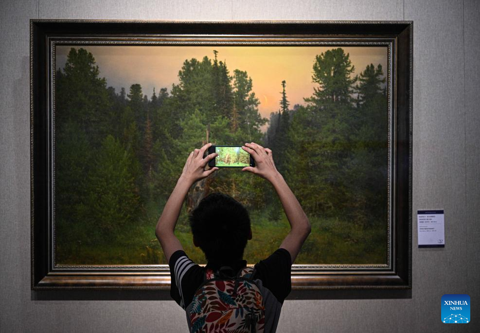 Classic works of contemporary Russian art masters on exhibition in south China's Haikou